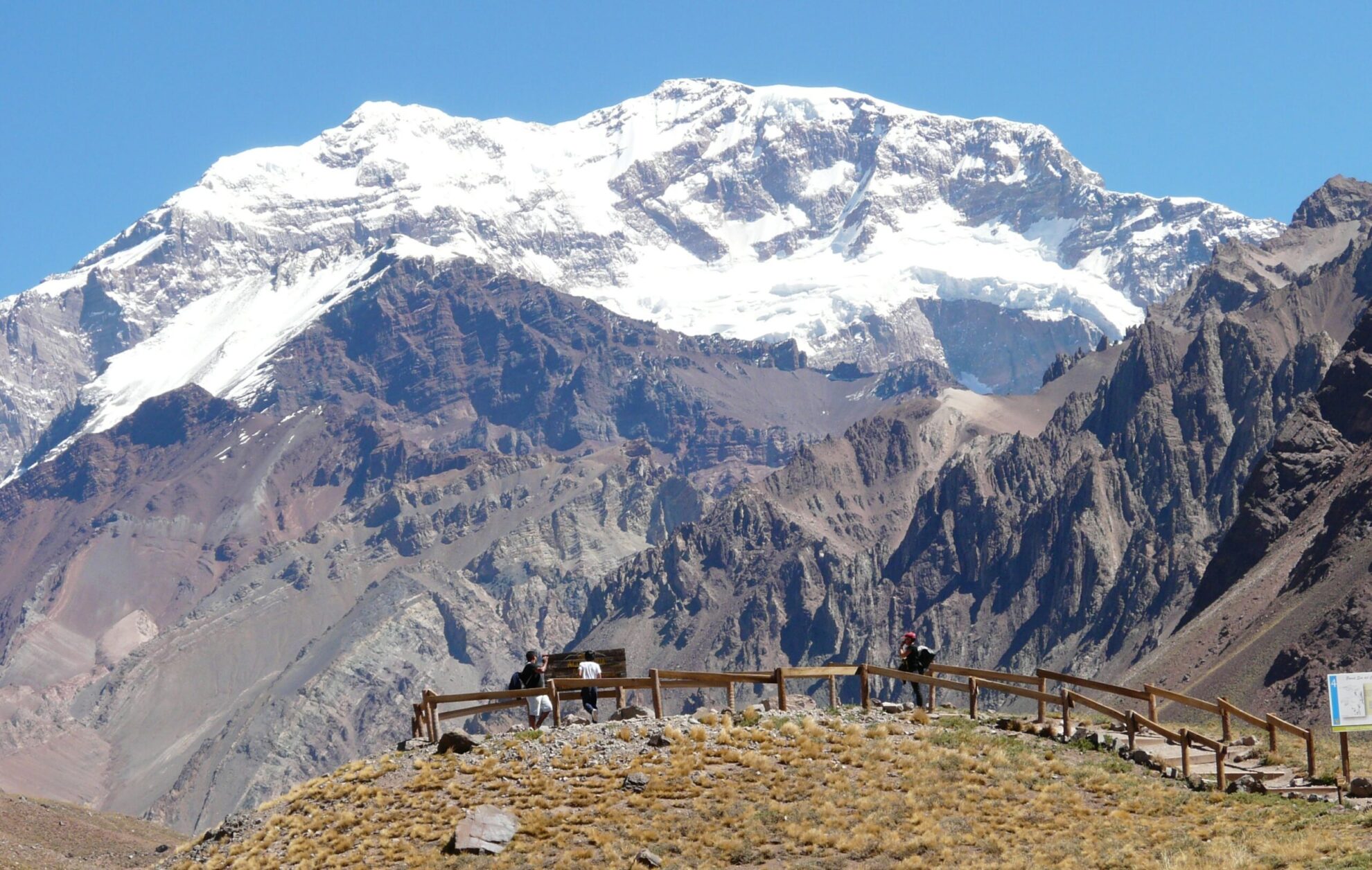 Tour de alta montaña en Mendoza. Se visita Aconcagua. Puente del Inca. Potrerillos. Cristo Redentor. Uspallata.