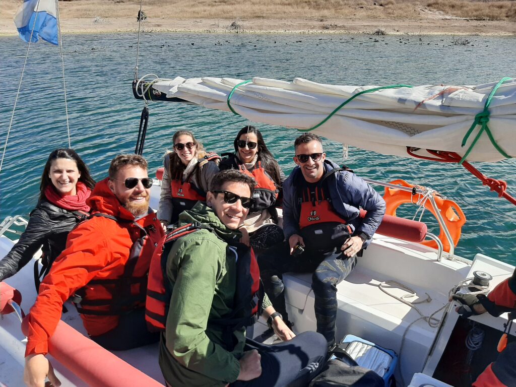 paseo en velero en dique potrerillos, Mendoza.