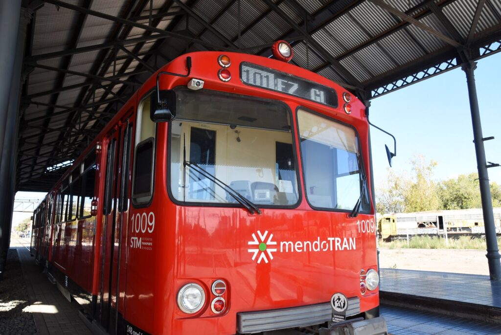 Excursión por la ciudad de Mendoza. Metrotranvía Mendoza
