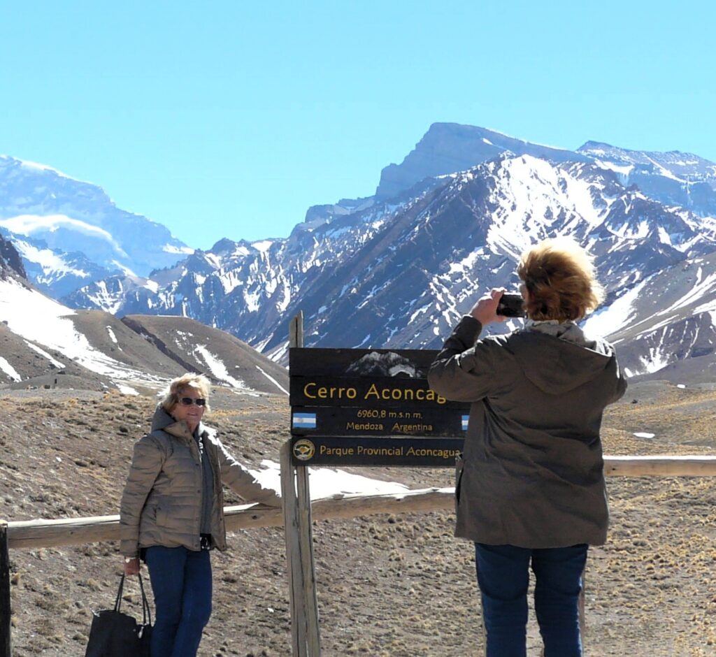 Excursión de alta montaña. Paseo por parque Aconcagua.
