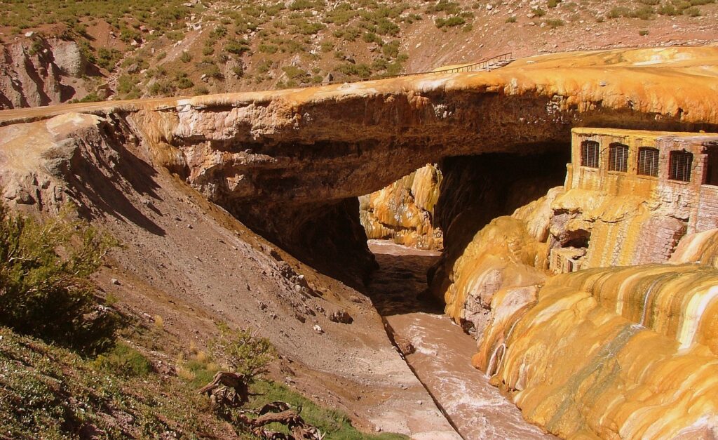 Puente de inca. Excursión de alta montaña y parque aconcagua.