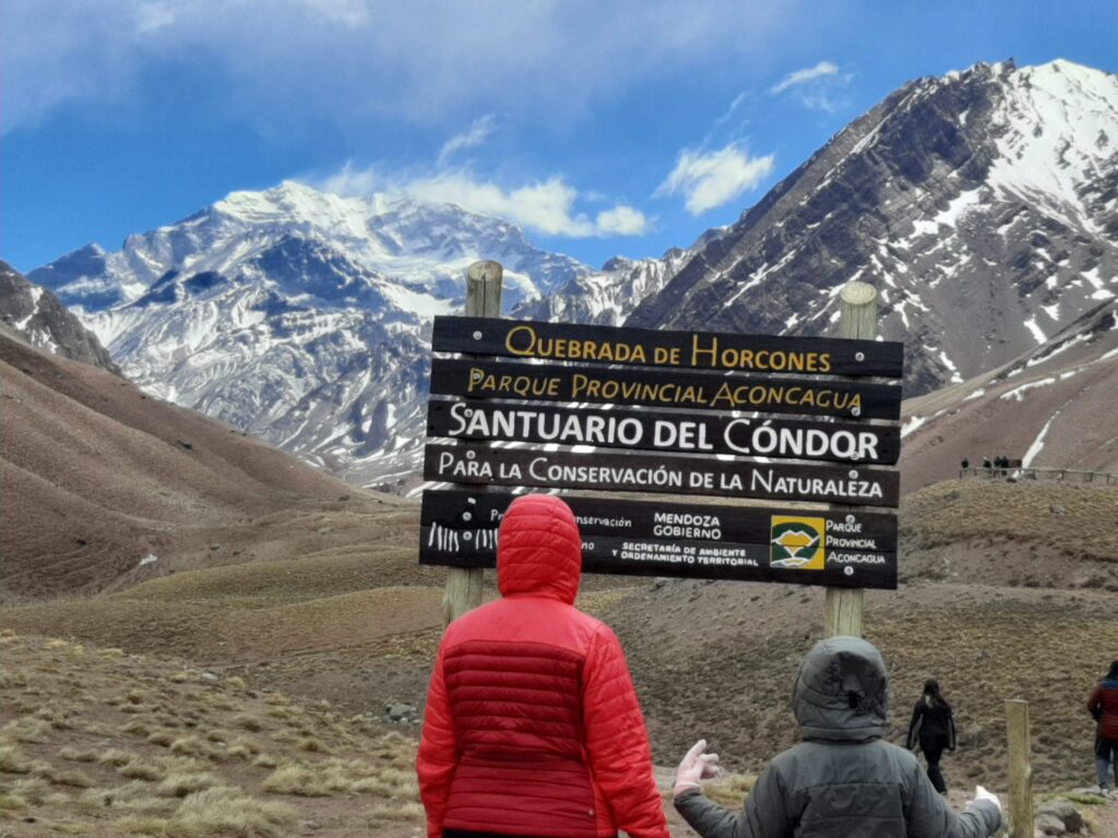 Excursión de alta montaña. laguna de horcones. Aconcagua.