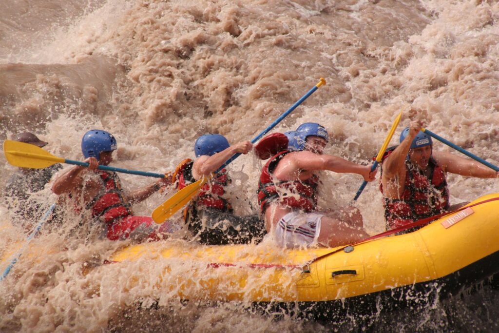 Rafting en el río mendoza. Aventura en Mendoza. Excursiones.