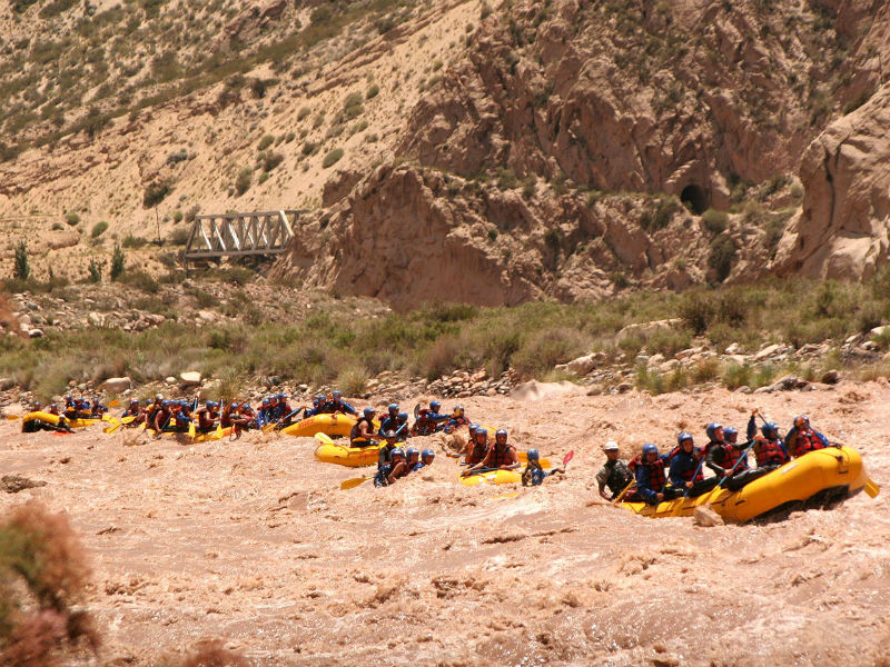 Rafting en el río mendoza. Aventura en Mendoza. Excursiones.
