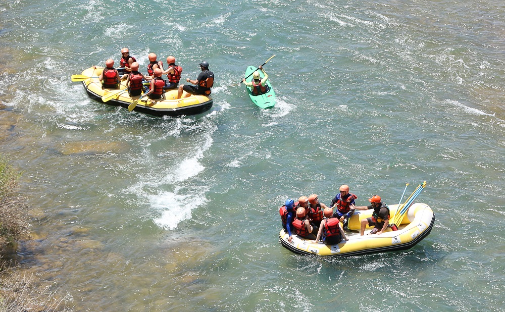 Rafting en el río mendoza. Aventura en Mendoza. Excursiones.