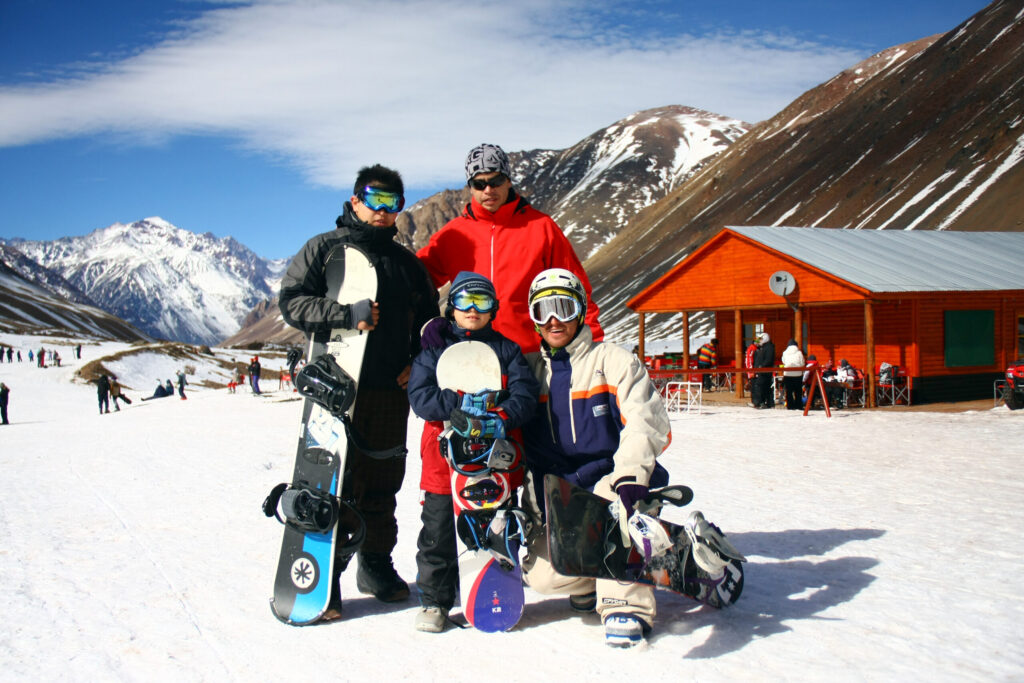 Las familias encuentran en Mendoza una buena oferta de actividades aventura en la nieve